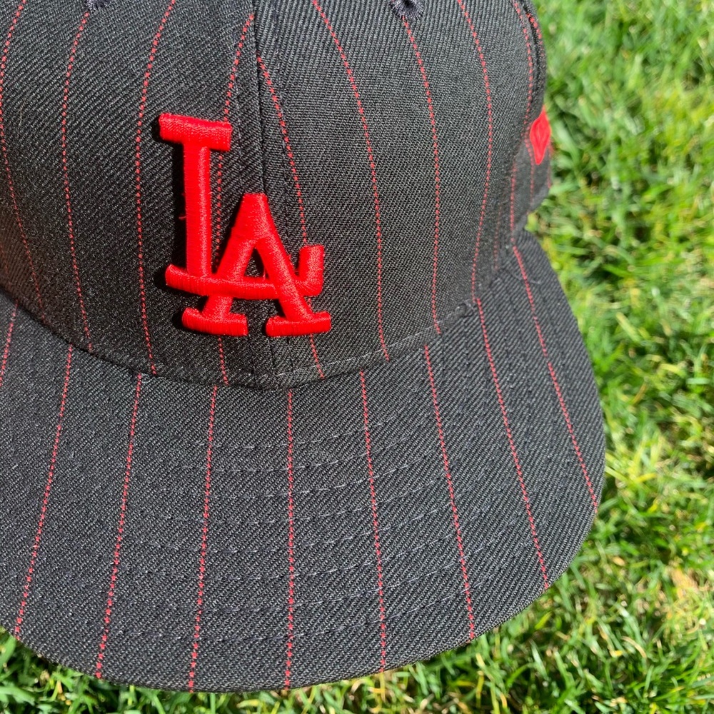 The Los Angeles Dodgers Pinstriped New Era 7 1/8 56.8 CM 59FIFTY